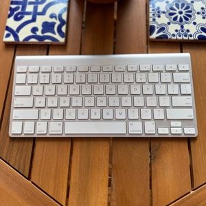 Apple wireless keyboard in good condition